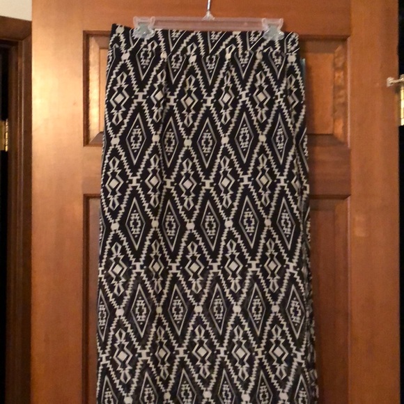 Maxi skirt with sheer bottom and side slits. NWT - Picture 1 of 5
